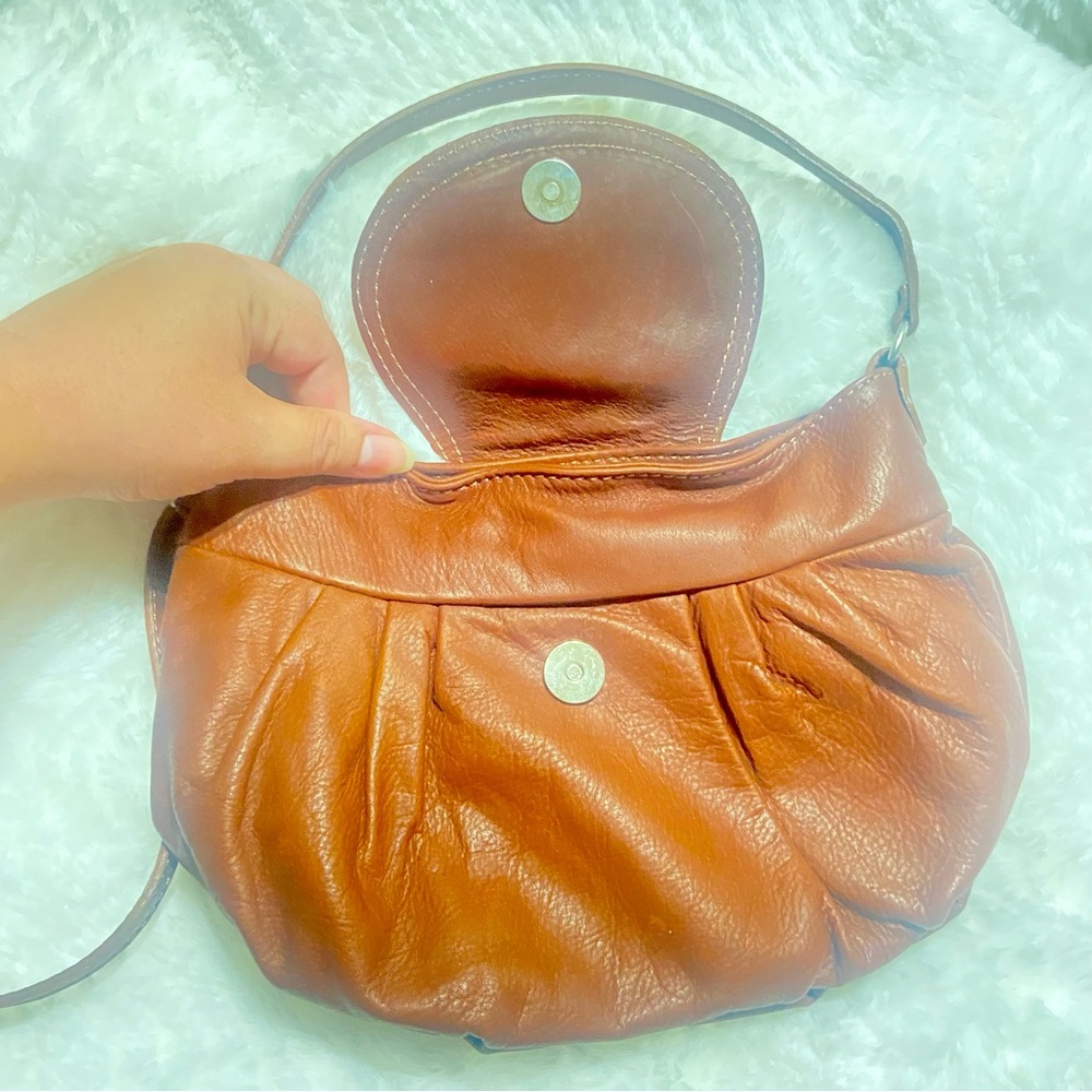 Elegant Genuine Leather Crossbody Bag - Picture 8 of 13